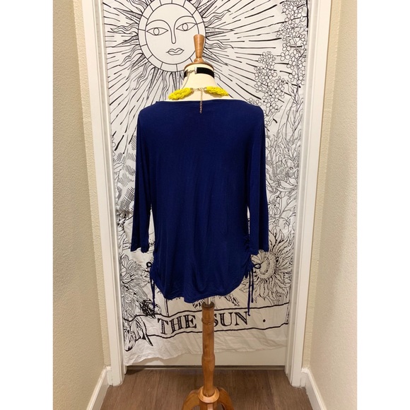 π Amazing flower embroidery top - Picture 5 of 12